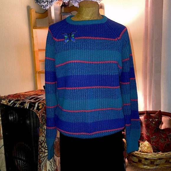 Vintage 1980’s acrylic, striped sweater with vintage butterfly brooch- teal blue - Picture 1 of 9